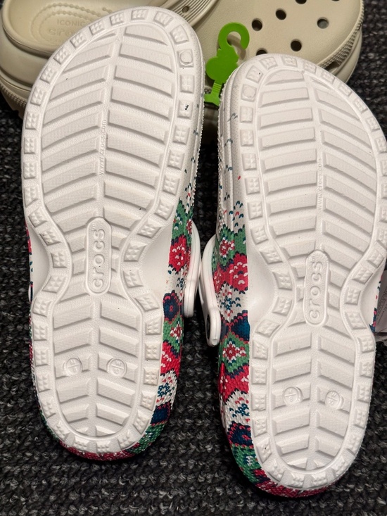 These are Crocs Classic Lined Holiday Charm Clogs featuring red and green colors main image 7